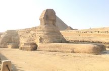 Private sightseeing Tour: Giza Pyramids, Egyptian Museum and Khan Khalili Bazaar