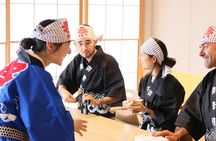Easy for everyone! Now you can play handmade mini shamisen and show off to everyone! Musical instruments, sweets and live music