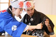 Easy for everyone! Now you can play handmade mini shamisen and show off to everyone! Musical instruments, sweets and live music