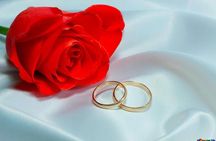 Marriage proposal on a romantic boat