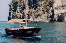 Tour of the island of Procida in a schooner