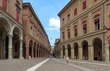 Private 3-hour Walking Tour of Bologna with private official tour guide