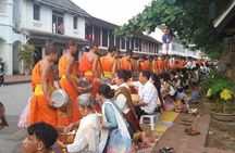 Almsgiving Ceremony & Morning Market in Luang Prabang with a Local Guide