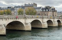 Paris Ile-de-la-Cité Walking Tour: Max 6 People Group or Private