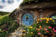 Premium Hobbiton & Waitomo Caves Small Group Tour from Auckland