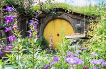 Hobbiton & Rotorua including Wai-O-Tapu - Small Group Tour from Auckland
