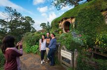 Hobbiton & Waitomo Caves Small-Group Tour W Lunch from Auckland