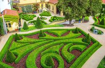Green walk in Prague's historic garden and parks with a Local
