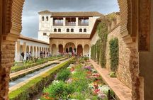Alhambra & Nasrid Palaces Tour with Priority Access – Granada