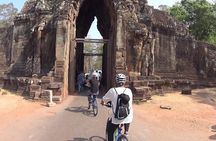 Angkor Temple Bike Tour from Siem Reap Inclusive of Lunch