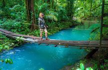 Walk in Río Celeste in Tenorio Volcano National Park