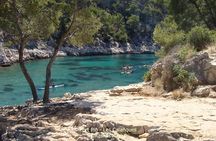 A guided day of exploration in sea kayaking, discovery of the National Park.
