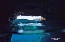 A guided day of exploration in sea kayaking, discovery of the National Park.