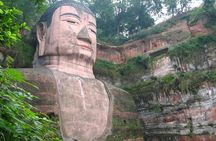 Private Day Tour: Chengdu Panda and Leshan Buddha