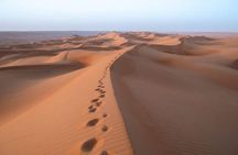 Sunset in Al Wahiba Sands. (Sunset at the desert)