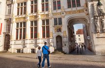 Private Bruges Historical Walking Tour with Chocolate Treat