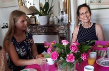 Seasonal French Lunch and Small-group Tour of Montmartre