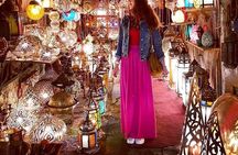 Cairo: Female-Guided Pyramids, Bazaar, and Museum Tour