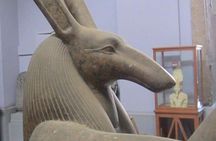 Cairo: Female-Guided Pyramids, Bazaar, and Museum Tour