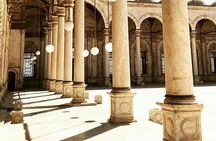 Cairo: Female-Guided Pyramids, Bazaar, and Museum Tour