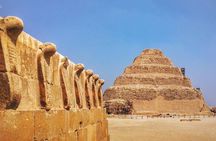 Private Guided Tour to Giza pyramids, Sphinx, Saqqara and Memphis + Lunch