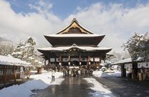 1-Day Winter Tour From Nozawa Onsen: Snow Monkeys, Zenko-ji Temple & Sake