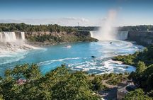 Day-Trip from Toronto to Niagara Falls with skip-the-line boat
