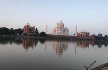 From Delhi: Same Day Taj Mahal Trip With Fatehpur Sikri by Train