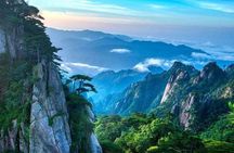 2-Day Huangshan Private Tour: Yellow Mountain and Hot Spring Spa Experience