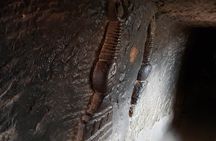 Private Hiking Tour: Pingshanhu Grand Canyon and the Horse Hoof Temple Grottoes