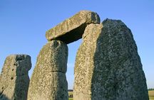 Stonehenge Half-Day Tour from London with Admission & Snack Pack
