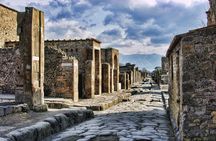 Discovering Pompeii and Herculaneum - VIP Tour with Lunch 