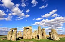 Stonehenge Half-Day Tour from London with Admission & Snack Pack