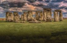 Private Tour to Stonehenge and Highclere Castle (Downton Abbey) 