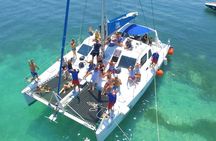Discover Isla Mujeres in Catamaran. Buffet, Open Bar and Snorkel