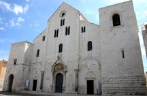 Bari Walking tour in small group 
