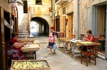 Bari Walking tour in small group 