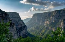 Vikos Gorge crossing hiking from Monodentri to Vikos village 