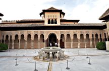 Alhambra: Small Group Tour with Local Guide & Admission