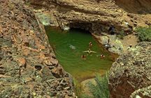 Private 4x4 Desert Drive, Wadi Shawaka Pool Visit with Lunch box