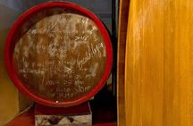 Historic winery visit with food and wine tasting in Marsala