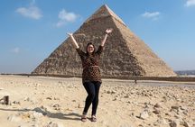 Full day Private tour to Giza pyramids, Sphinx and Sakkara From Cairo