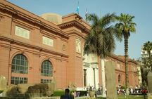 Full-Day Private Tour to Pyramids of Giza and Egyptian Museum