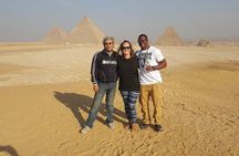 Full-Day Private Tour to the Giza Pyramids, Sphinx and Sakkara pyramids.