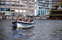 Amsterdam: 60-Minute Guided Private Canal Cruise with Drinks