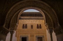 Private Tour to The Alhambra with Nasrid Palaces in Granada
