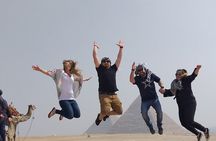 Private Tour to Pyramids of Giza Plateau in 4 Hours with Lunch and Camel ride