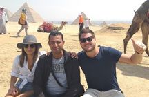 Private Tour to Pyramids of Giza Plateau in 4 Hours with Lunch and Camel ride