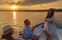 Private boat tour with prosecco and fresh fruit