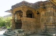 Half-Day Private Tour Saas-Bahu Temple and Eklingji Sightseeing